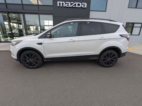 Used 2017 Ford Escape Titanium image 3