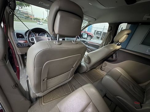 Used 2014 Chrysler Town & Country Touring-L w/ Driver Convenience Group FWD image 54