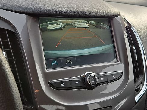 Used 2018 Chevrolet Cruze LT image 17