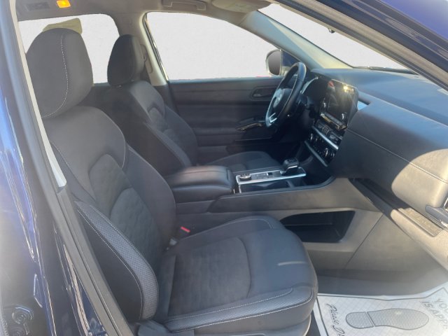 Used 2025 Nissan Pathfinder SV AWD/4WD image 15