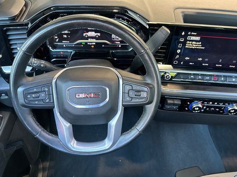 Used 2025 GMC Sierra 1500 SLT AWD/4WD image 16