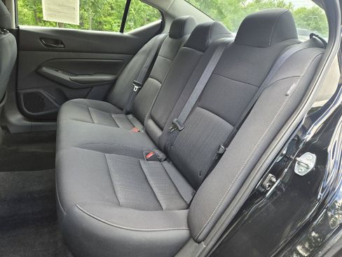 Used 2025 Nissan Altima 2.5 SV FWD image 25