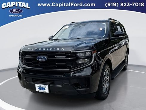 Certified 2025 Ford Expedition Active AWD/4WD image 1