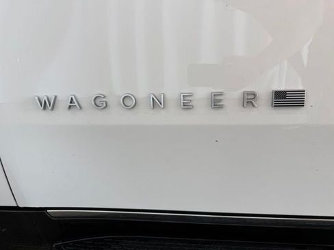 Used 2023 Jeep Wagoneer Series III w/ Preferred Equipment Group AWD/4WD image 31