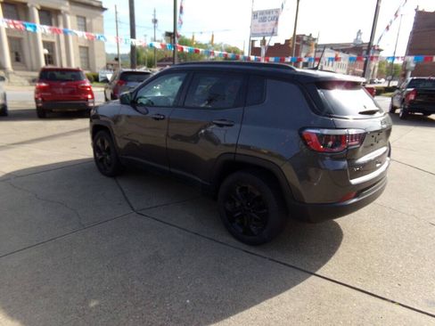 Used 2019 Jeep Compass Latitude AWD/4WD image 3