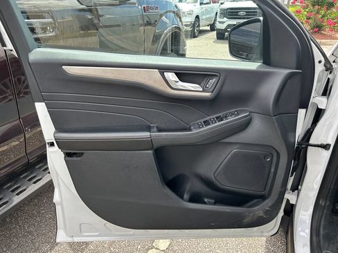 Used 2021 Ford Escape SE FWD image 9
