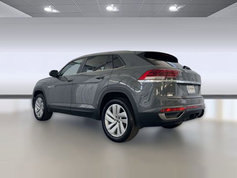 Certified 2022 Volkswagen Atlas Cross Sport SE image 3