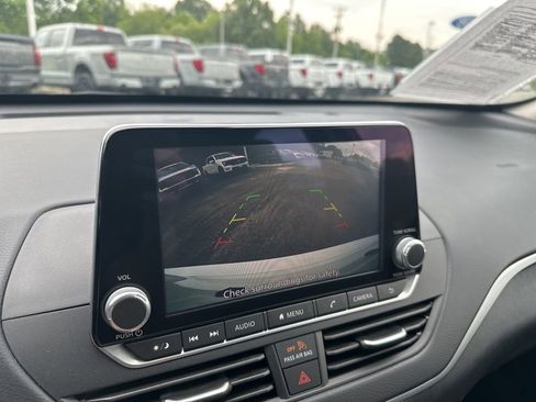Used 2025 Nissan Altima 2.5 S FWD image 17