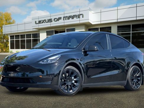 Used 2024 Tesla Model Y 2WD image 1