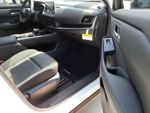 New 2026 Nissan Rogue SV FWD image 10