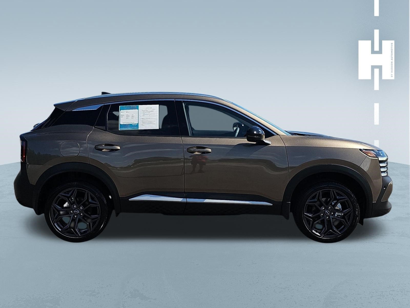 Used 2026 Nissan Kicks SR w/ SR Premium Package FWD image 3