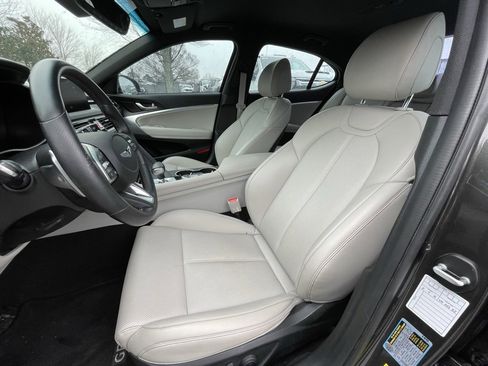 Used 2022 Genesis G70 2.0T image 22