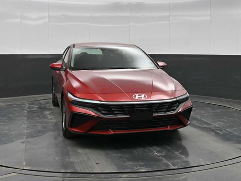 New 2026 Hyundai Elantra SE image 2