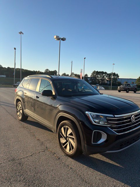 Used 2025 Volkswagen Atlas SE FWD image 1