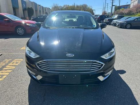 Used 2017 Ford Fusion SE w/ Fusion SE Technology Package image 2