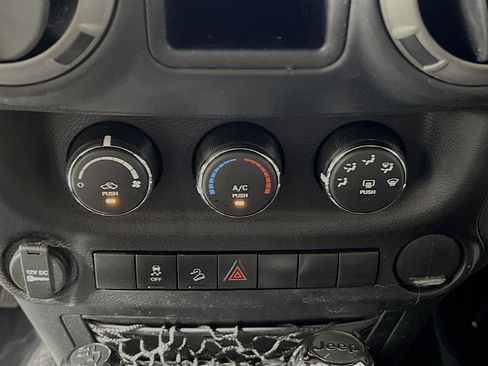 Used 2016 Jeep Wrangler Unlimited Sport w/ Connectivity Group AWD/4WD image 26
