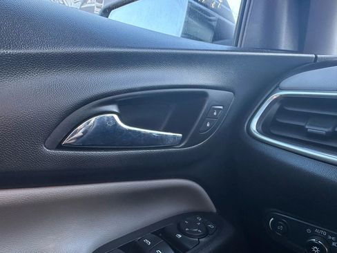 Used 2020 Chevrolet Equinox LS w/ LPO, Roadside Safety Package image 39