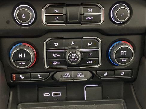 Used 2023 Chevrolet Suburban RST w/ Luxury Package image 5