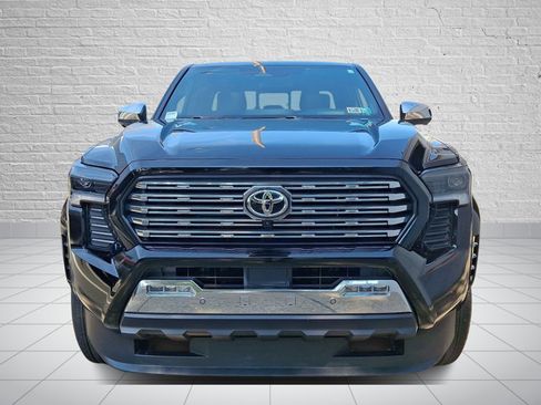 Used 2025 Toyota Tacoma Limited AWD/4WD image 2