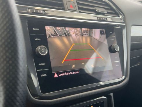 Used 2023 Volkswagen Tiguan SE R-Line image 25