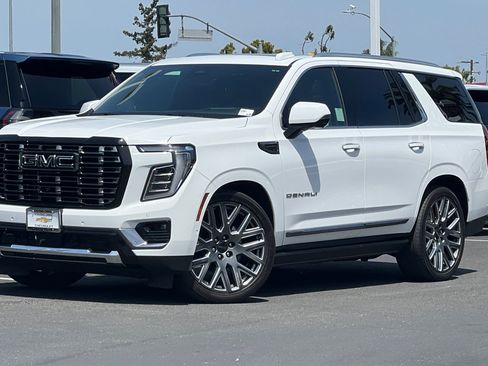 Used 2025 GMC Yukon Denali Ultimate AWD/4WD image 9
