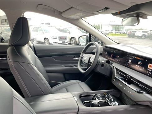 Used 2025 Nissan Murano SV AWD/4WD image 17
