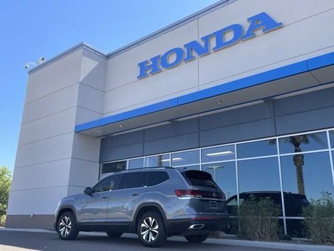 Used 2025 Volkswagen Atlas SE FWD image 19