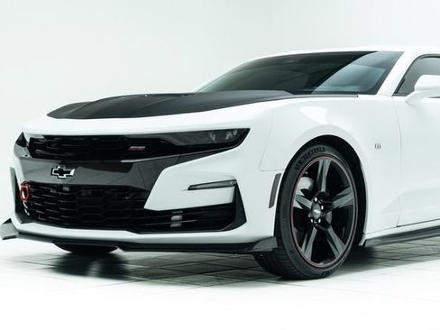 Used 2019 Chevrolet Camaro SS RWD image 10