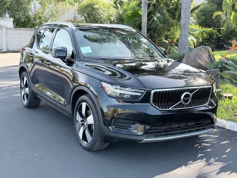 Used 2019 Volvo XC40 T5 Momentum image 4