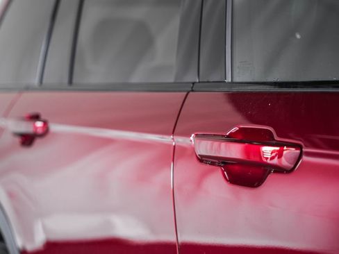 New 2025 Jeep Grand Cherokee Altitude image 15