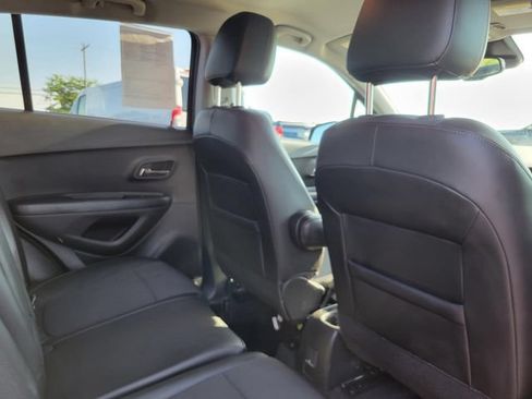 Used 2022 Chevrolet Trax LT w/ LT Convenience Package AWD/4WD image 27