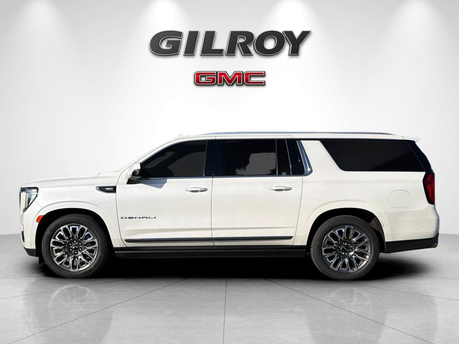 Used 2023 GMC Yukon XL Denali Ultimate AWD/4WD image 6