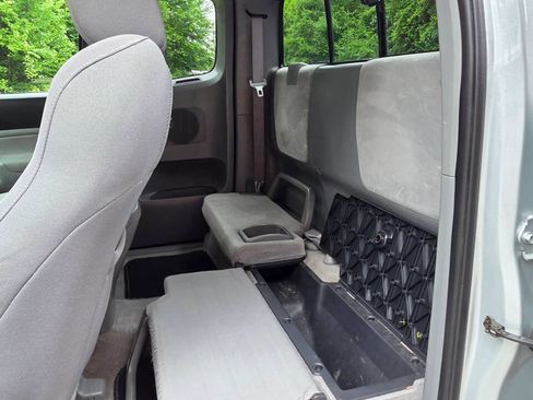 Used 2005 Toyota Tacoma PreRunner RWD image 23