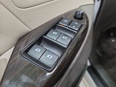 Used 2018 Toyota Sienna XLE w/ XLE Navigation Package FWD image 27