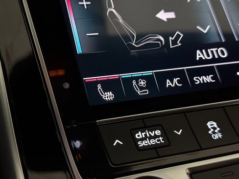 Used 2019 Audi Q8 Premium Plus w/ Premium Plus image 36