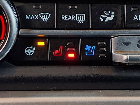 Certified 2023 Ford Expedition XLT image 3