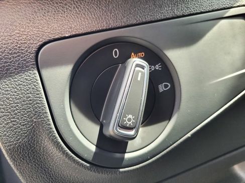 Used 2023 Volkswagen Tiguan SE w/ Panoramic Sunroof Package FWD image 17