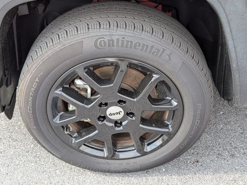 Used 2023 Jeep Renegade Latitude AWD/4WD image 28