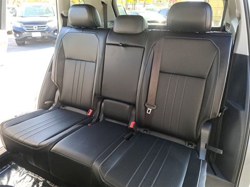 Certified 2022 Volkswagen Tiguan SE image 16