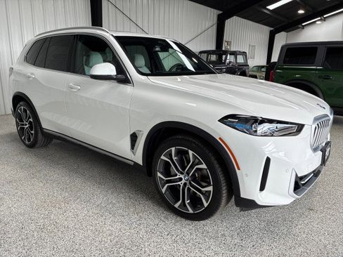 Used 2025 BMW X5 xDrive50e w/ Premium Package image 4