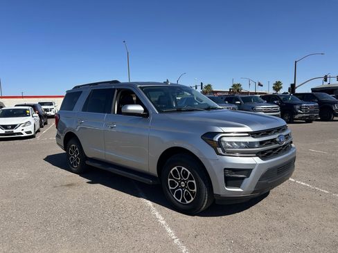 Used 2024 Ford Expedition XLT image 6