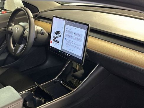 Used 2022 Tesla Model Y Performance image 8