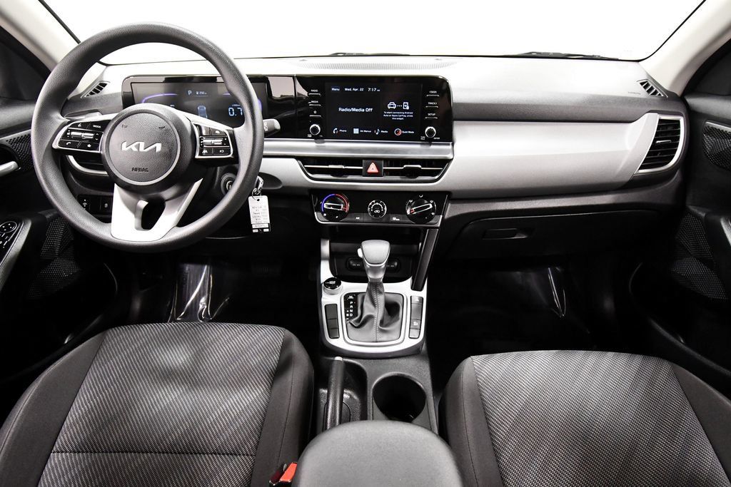 Used 2026 Kia Seltos LX AWD/4WD image 3