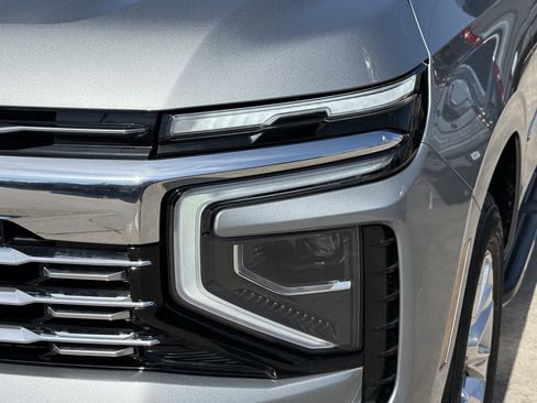 Used 2025 Chevrolet Suburban Premier image 11