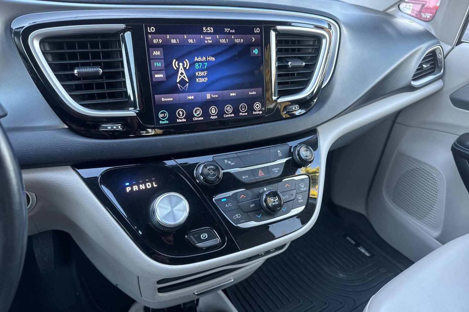 Used 2018 Chrysler Pacifica Touring-L FWD image 28