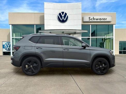 New 2026 Volkswagen Taos SEL image 6