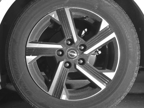 Used 2025 Nissan Sentra SV image 14