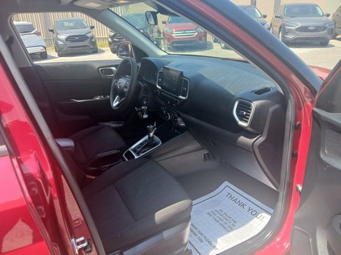 Used 2023 Hyundai Venue SE w/ Cargo Package FWD image 10