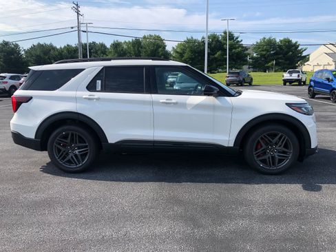 New 2025 Ford Explorer ST image 6