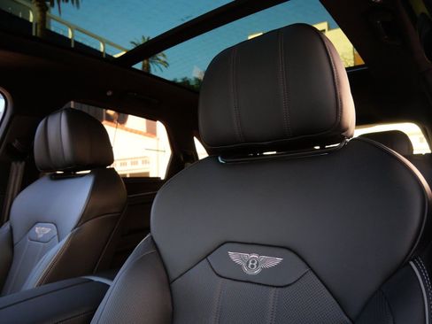 New 2025 Bentley Bentayga AWD/4WD image 15